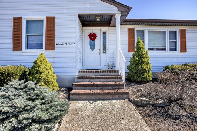 Building Photo - 1637 Holbrook St