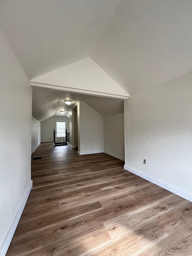 Building Photo - 2-Bedroom 1-Bathroom Single Family Home