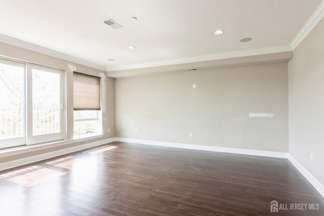 Building Photo - 368 Rector St