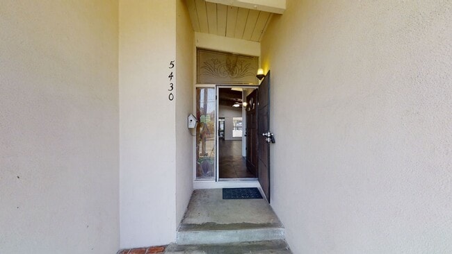 Building Photo - Spacious 4BD/2BA on Baja (Lease out, pending signatures. Check back in a few days!)