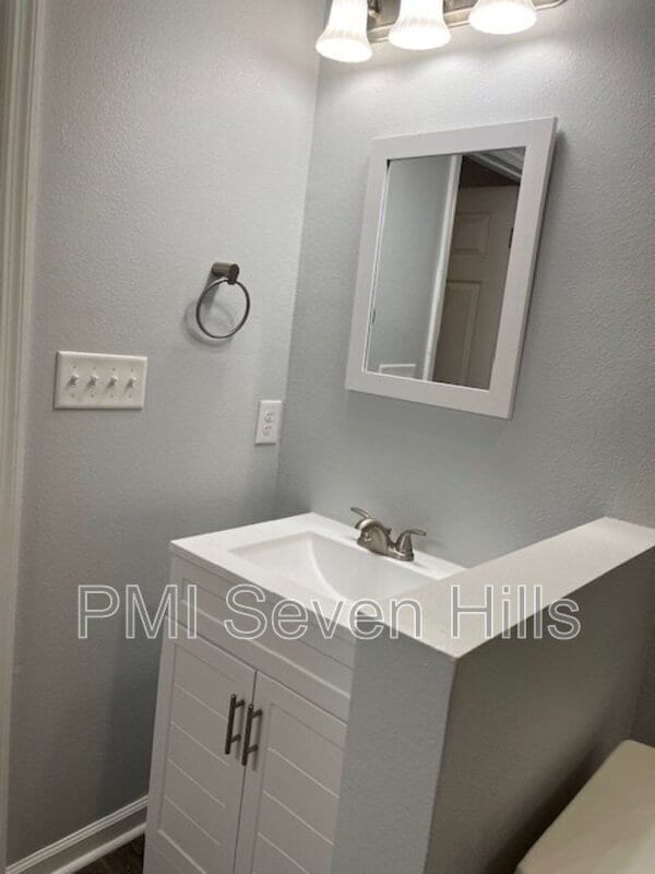 Building Photo - 1725 Holton St