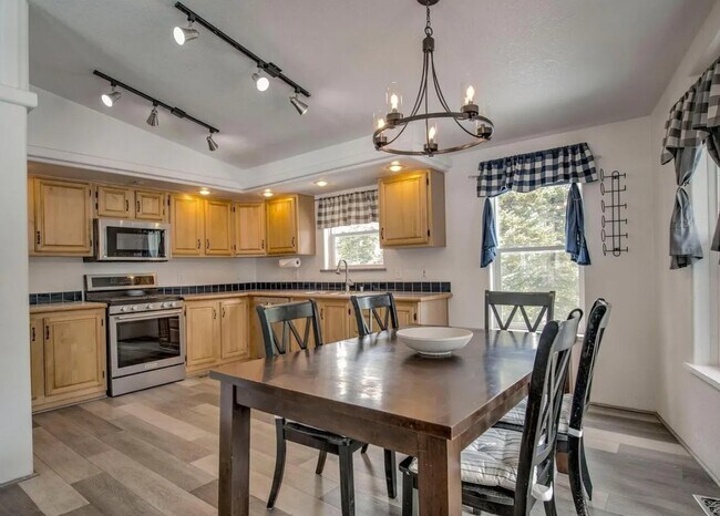 Building Photo - 492 Kimmes Ln