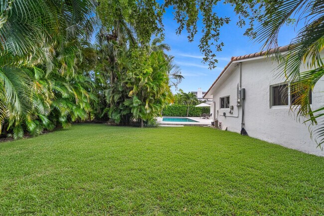 Building Photo - 326 Seven Isles Dr