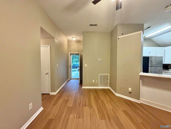 Building Photo - 105 Sugarwood Ct
