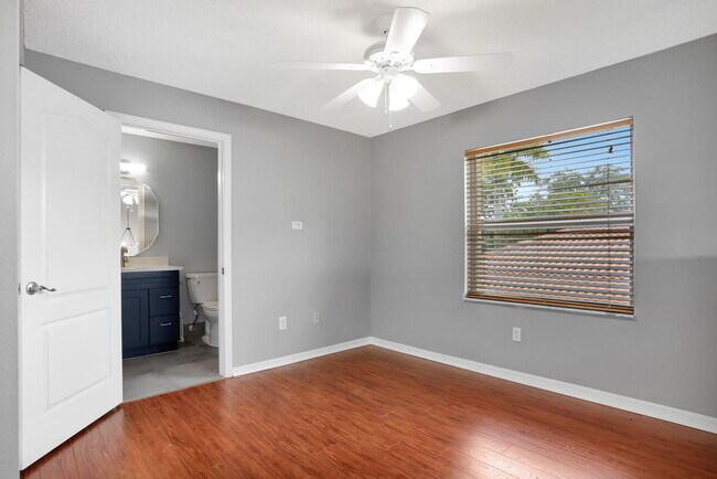 Building Photo - 6144 NW 78th Ct