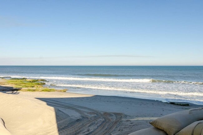 Building Photo - 1437 Fort Fisher Blvd S