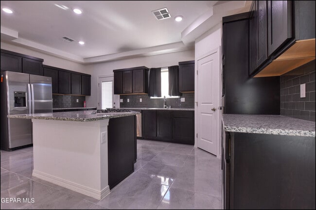 Building Photo - 12844 Giovanni Grajeda Ave