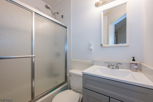 Building Photo - 38 Claremont Ave