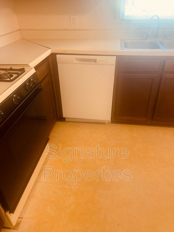 Building Photo - 2529A Pin Oak Ct