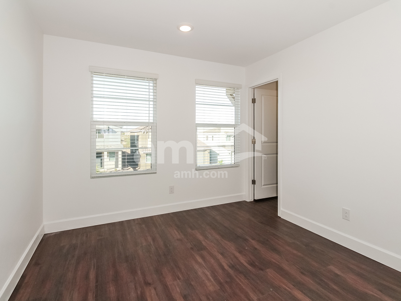 Building Photo - 6135 W Calle Bilboa