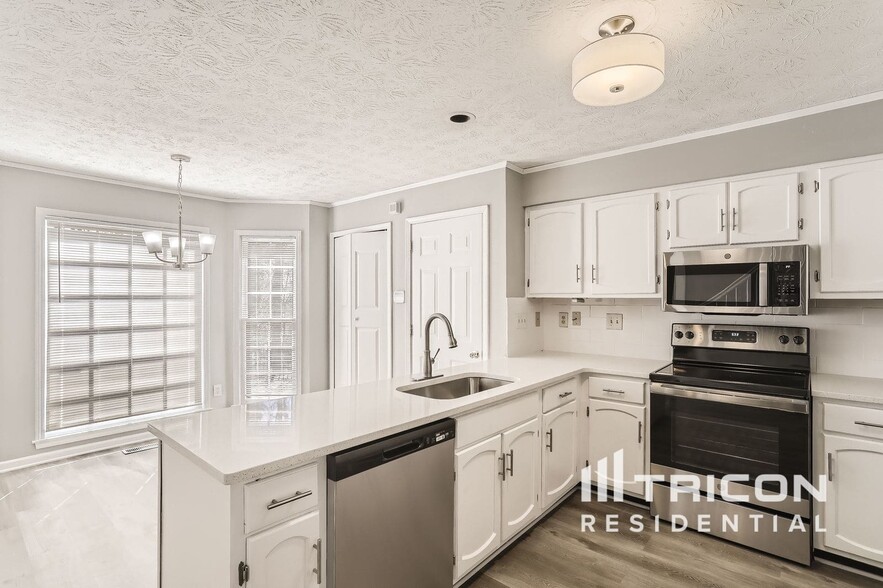 Building Photo - 4809 Glenwhite Dr