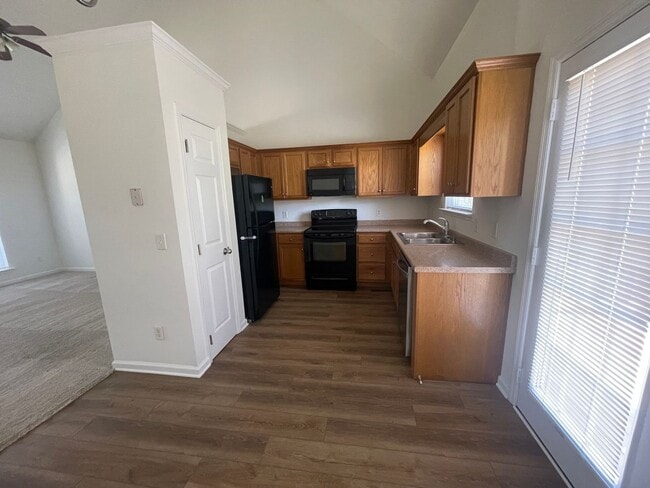 Building Photo - 520 Hatch Trail