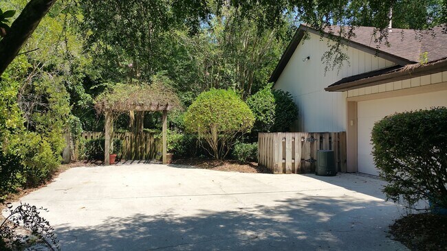 Building Photo - **4431 NW 53rd Street (Huntington)