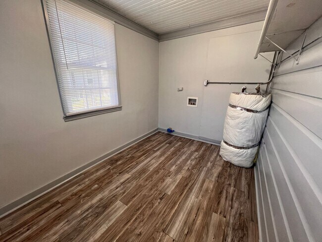 Building Photo - 109 Sharyn Ln