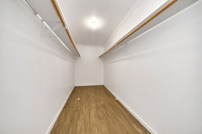 Building Photo - 10707 Shannon Hills Dr