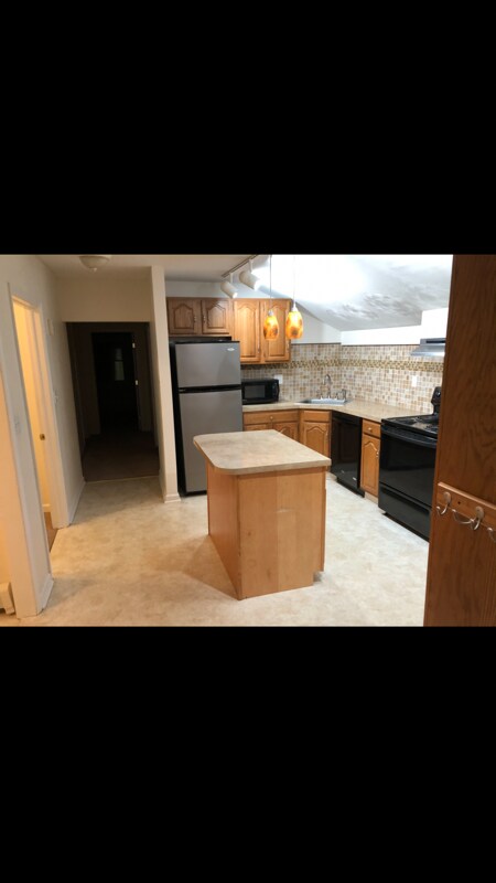 Building Photo - 8 E Oneida St