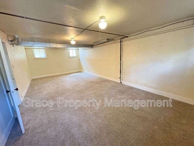 Building Photo - 1442 Perry St