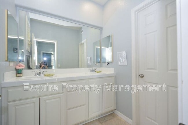 Building Photo - 3750 Golden Pond Dr