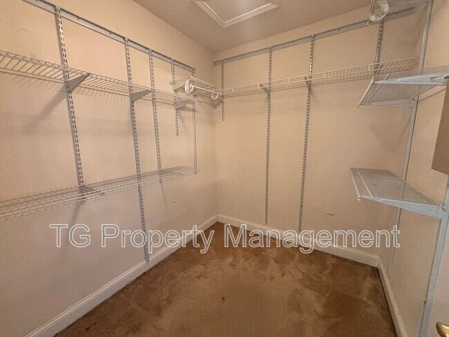 Building Photo - 14160 Fish Eagle Dr E