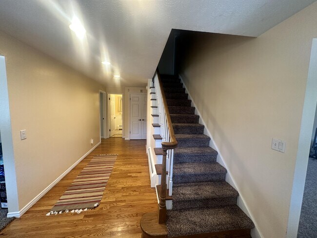 Building Photo - 5621 W Lakeridge Rd