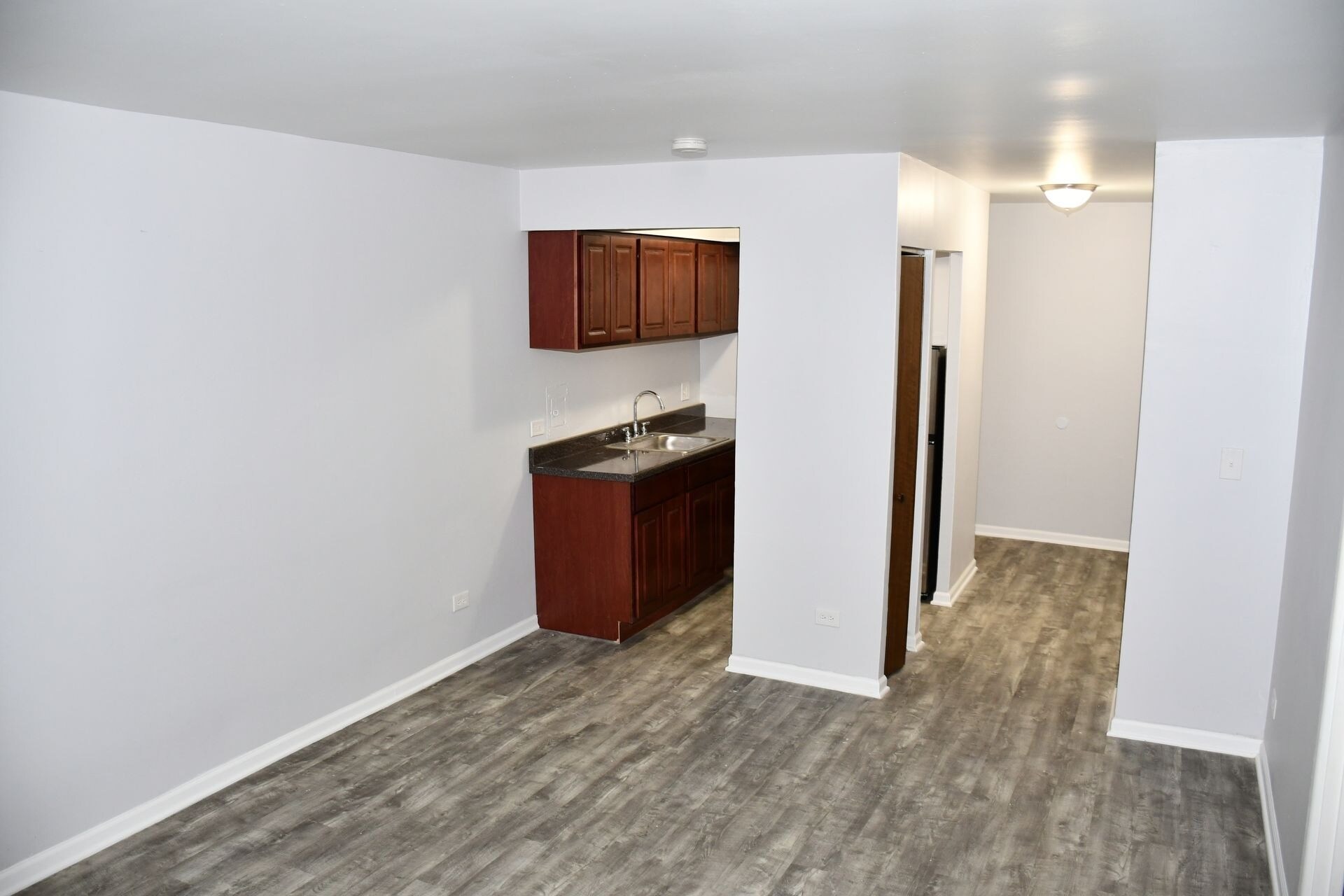 Building Photo - 5724 N Kenmore Ave