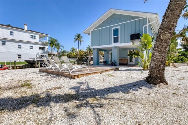 Building Photo - 825 Tarawitt Dr