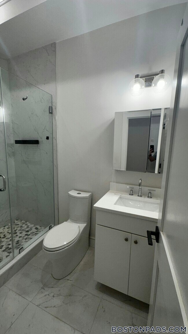 Building Photo - 16-18 HighGate St.