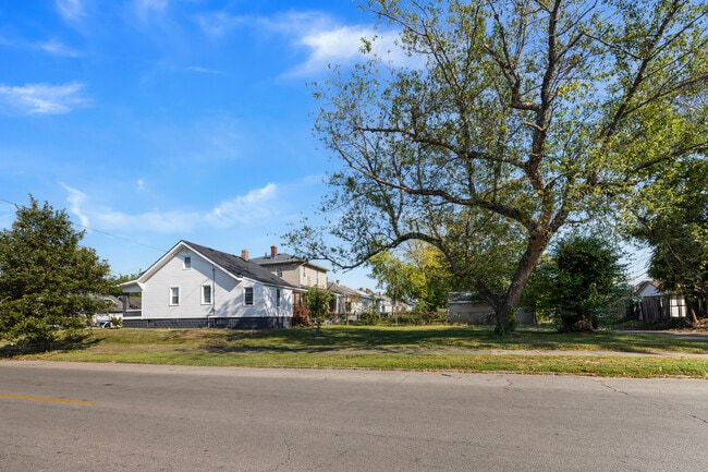 Building Photo - 835 S 38th St