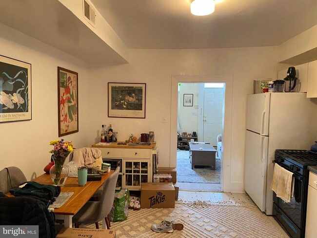 Building Photo - 229 S Ann St