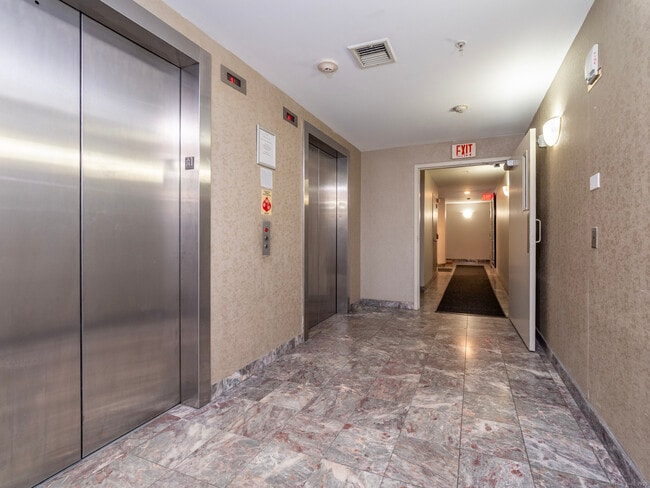 Building Photo - 300 Broad St