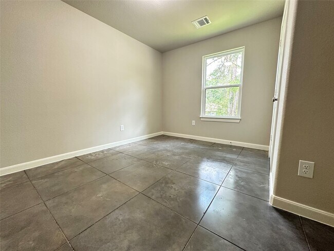 Building Photo - 10796 Royal Magnolia Dr