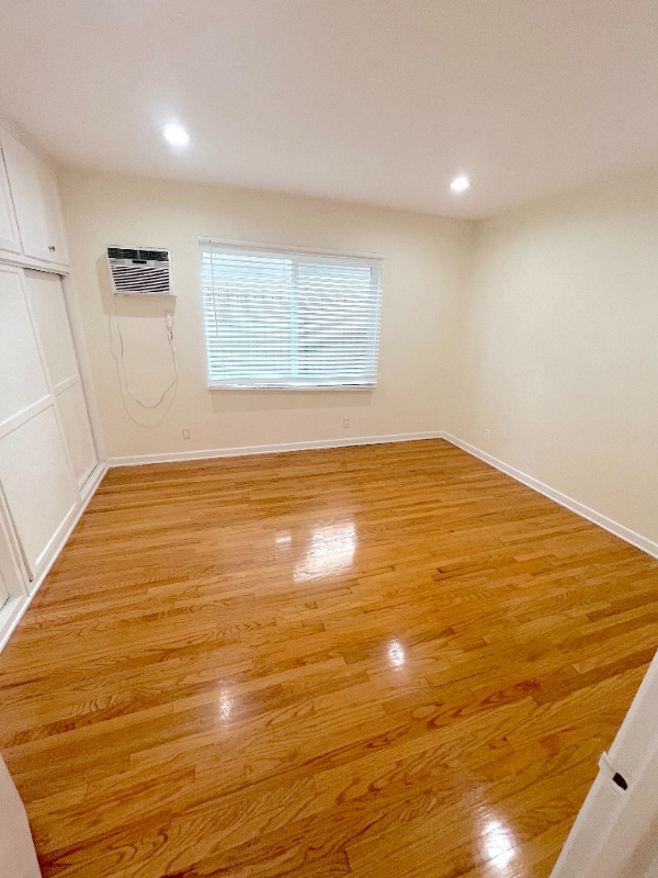 Building Photo - 1417 N Harper Ave