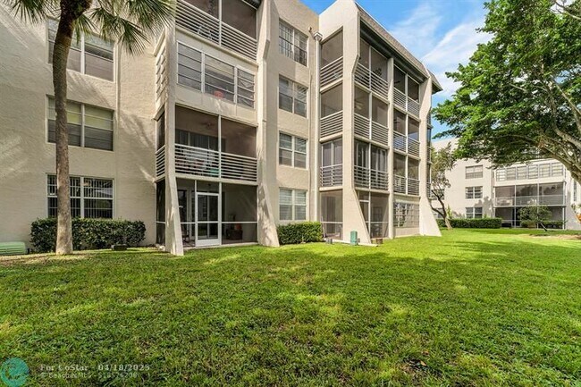 Building Photo - 9430 Poinciana Pl