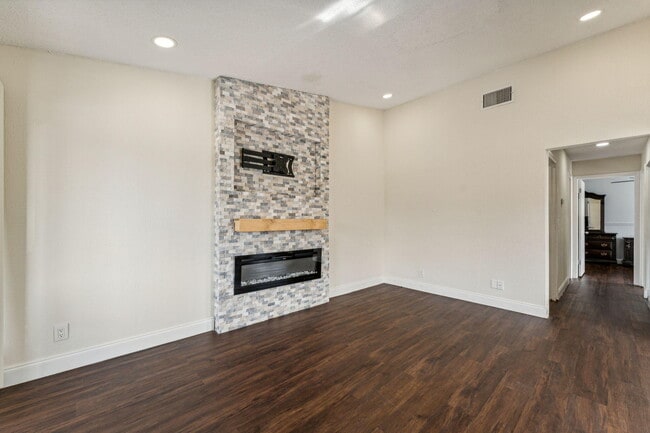 Building Photo - 5312 Bosque Ln