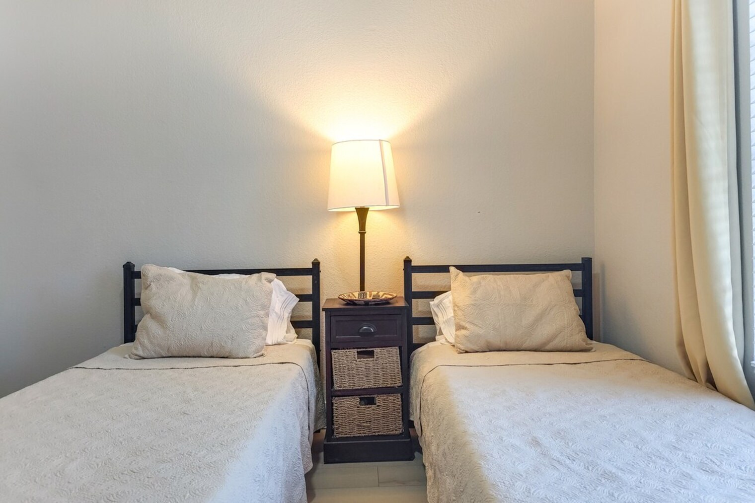 Building Photo - 1001 North Pasadena-SI ID1385691P