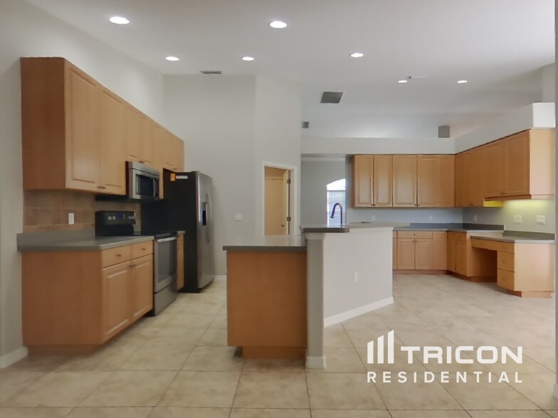 Building Photo - 12229 Helios Ave