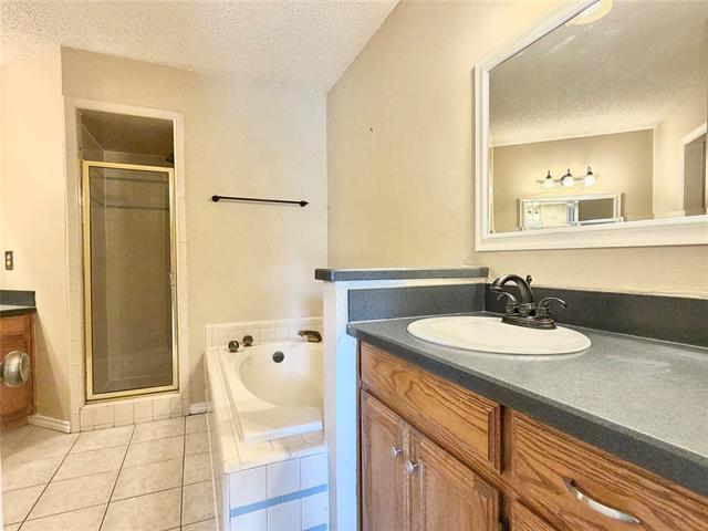 Building Photo - 2633 Bauer Dr