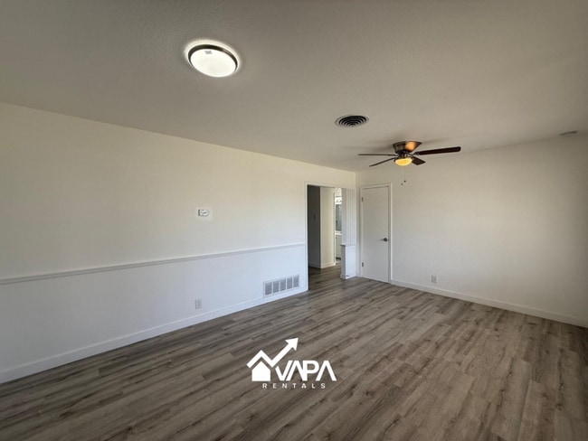 Building Photo - 4419 Tropical Dr