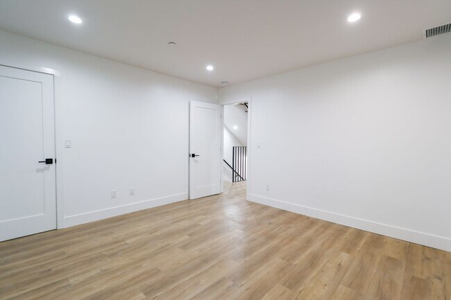 Building Photo - 4647 Pickford St