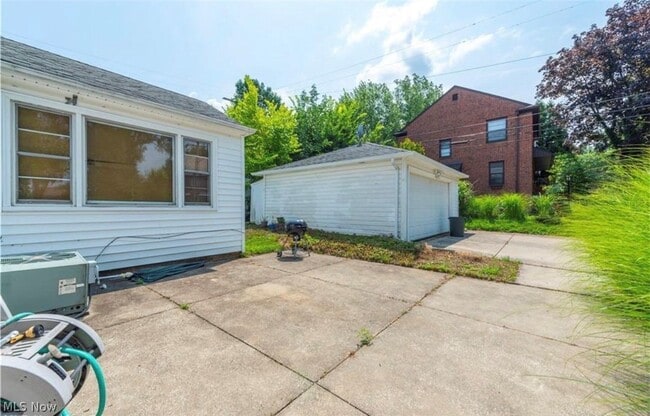 Building Photo - 3932 Meadowbrook Blvd