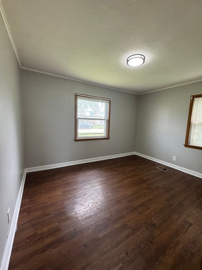 Building Photo - Two bedroom Ranch Style home in Lansing, I...