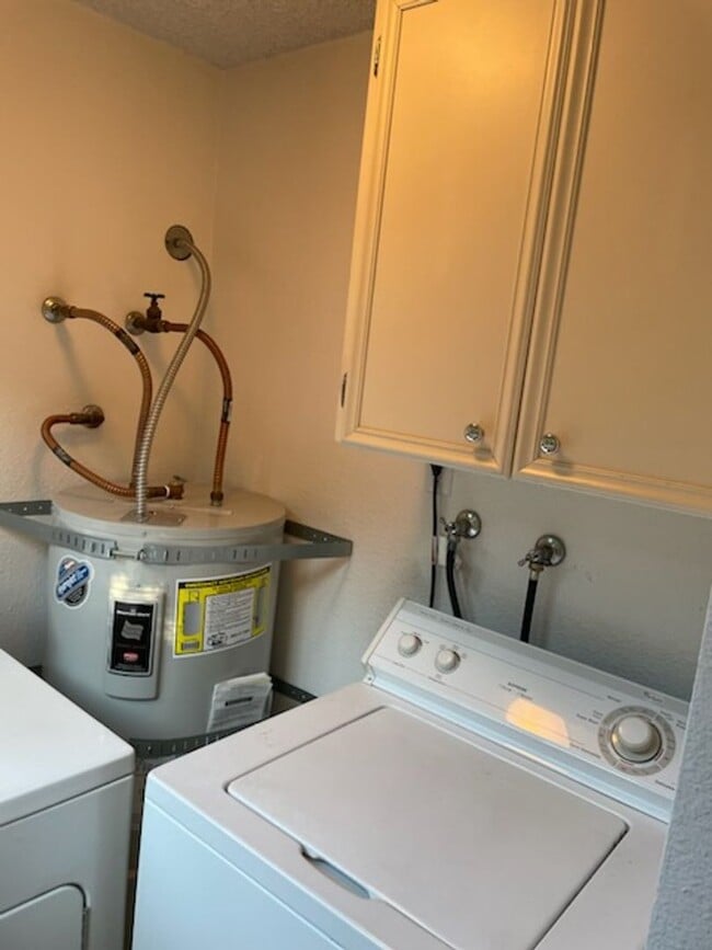 Building Photo - University Place Ground Floor Apartment Ho...