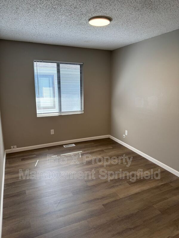 Building Photo - 1238 E Guinevere St