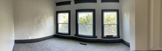 Building Photo - 407 E Center St