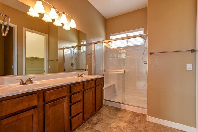 Building Photo - 3 Bed 2 Bath Home with 2.5 Car Garage for Rent in Granville!