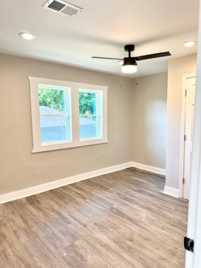 Building Photo - 919 Hobson