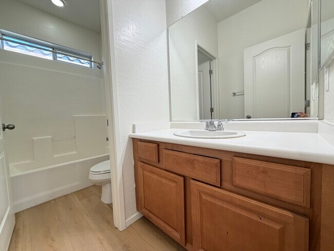 Building Photo - Carry Over Showing: This property has been shown before and will be rented to the first most qual...