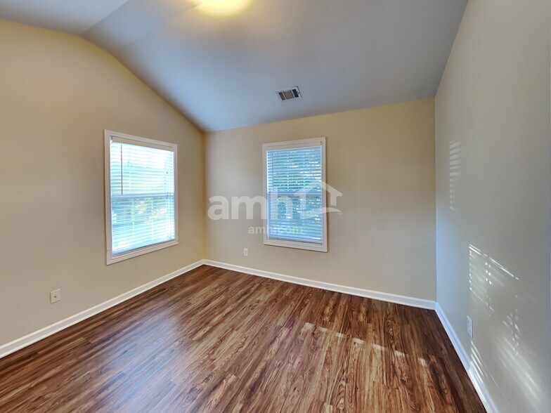 Building Photo - 2341 Suwanee Pointe Dr