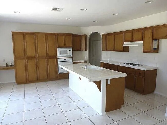 Building Photo - 27647 Rosemont Ct