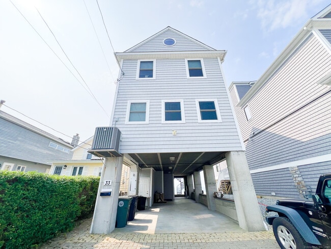 Building Photo - 33 Melba St